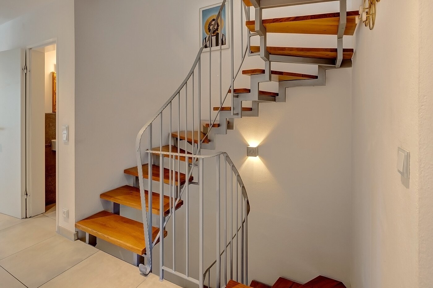 Apartment with 4 room | Ismaning | 700081 | Treppenhaus in der Wohnung