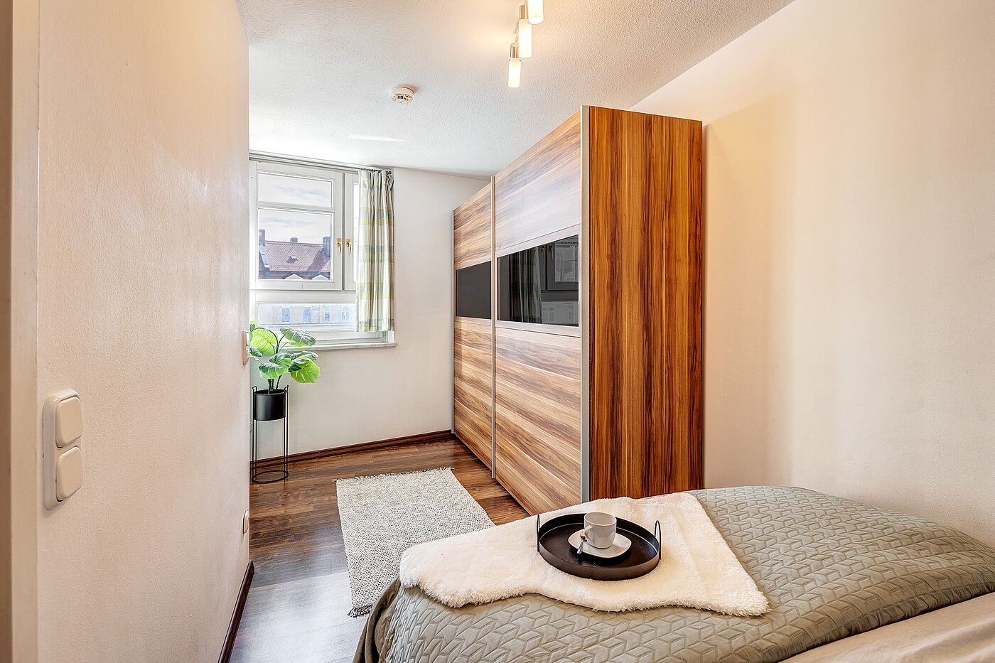 Apartment with 2 room | München-Schwabing | 2205ML71 | ...mit großem Kleiderschrank