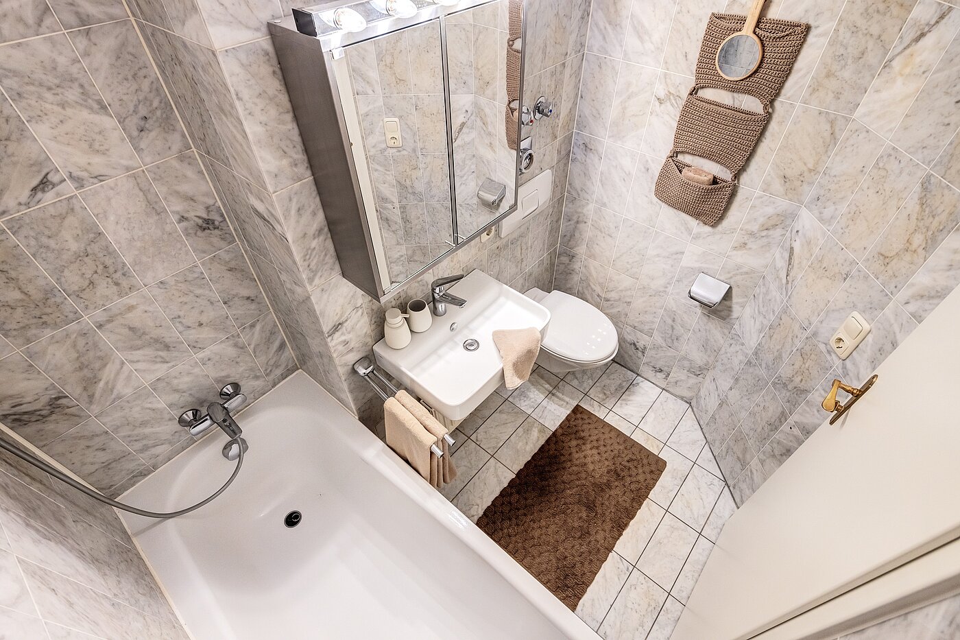 Apartment with 1 room | München-Schwabing | 70249 | ...mit Badewanne