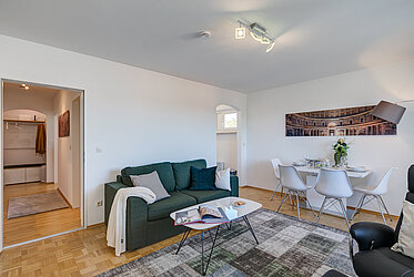 Moosach: Charming 2-bedroom apartment with a balcony