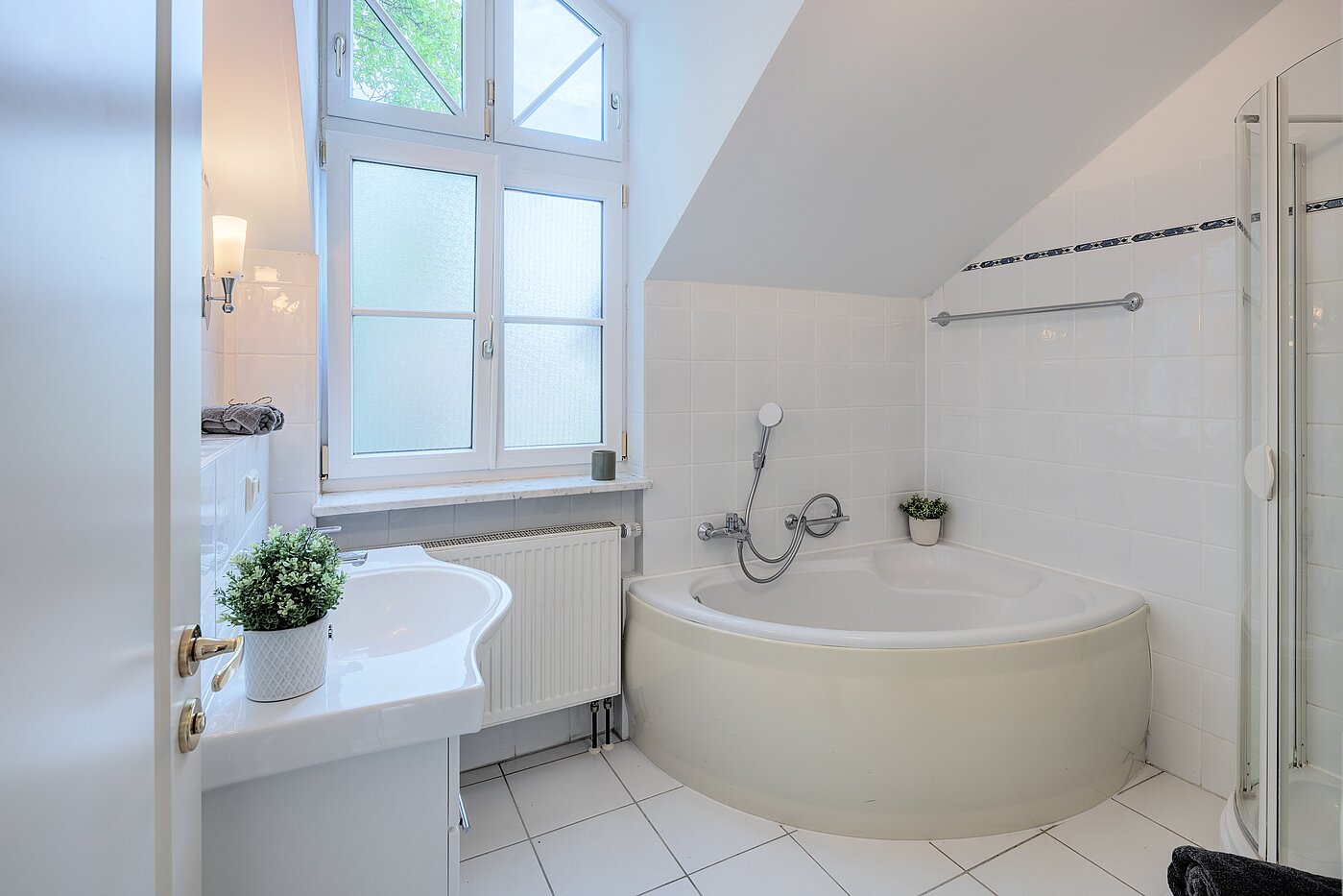 Semi-detached House with 5 room | München-Trudering | 70269 | Tageslichtbad