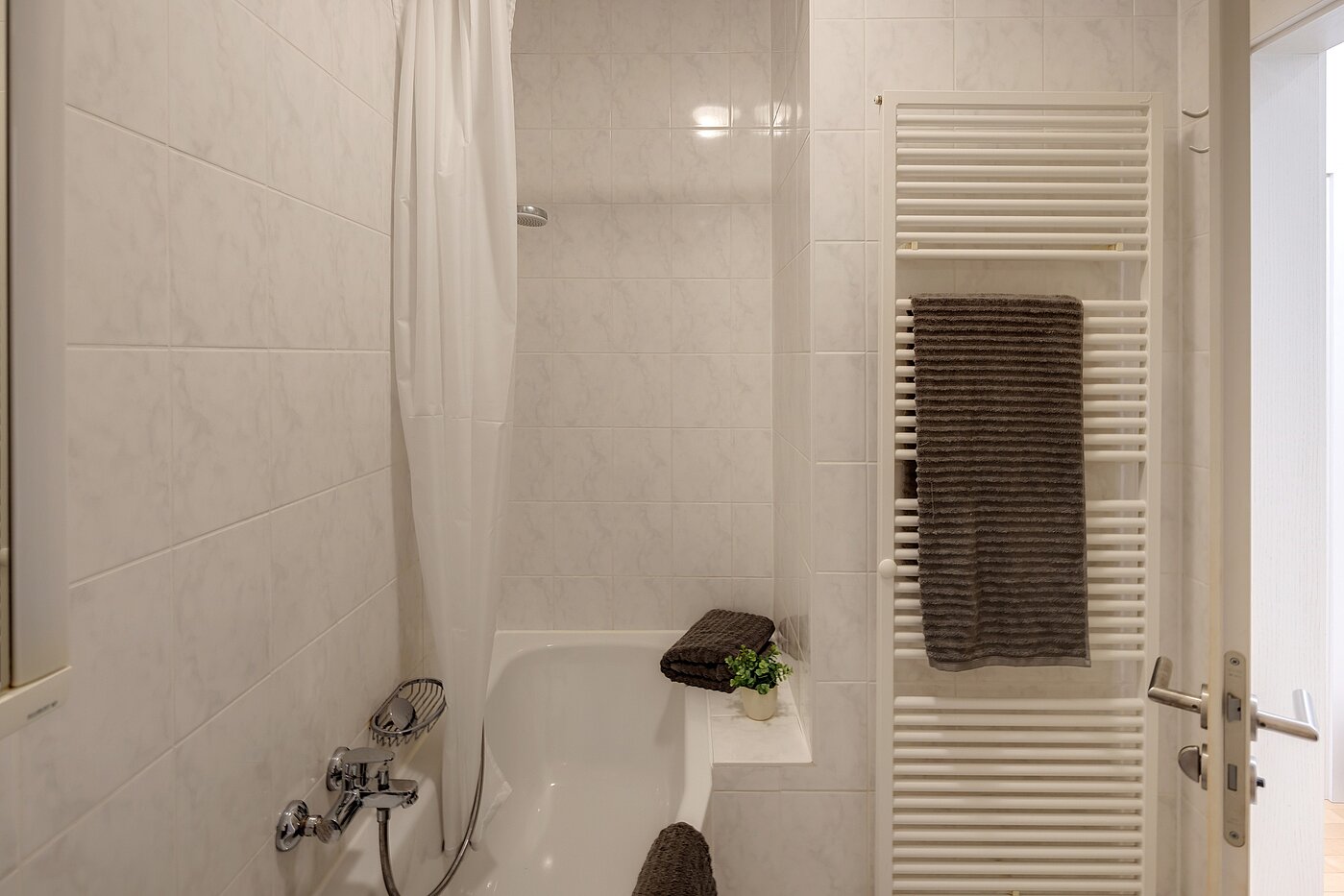 Apartment with 1 room | München-Maxvorstadt | 2206ML5 | ...mit Badewanne