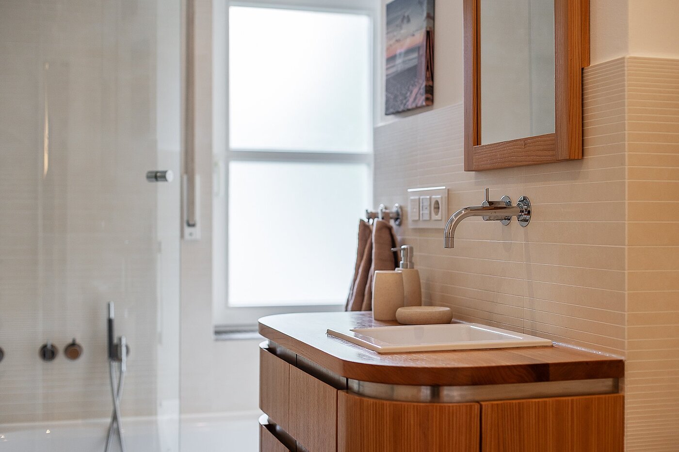 Apartment with 3 room | München-Harlaching | 2108ML3 | ...Badewanne und Fenster