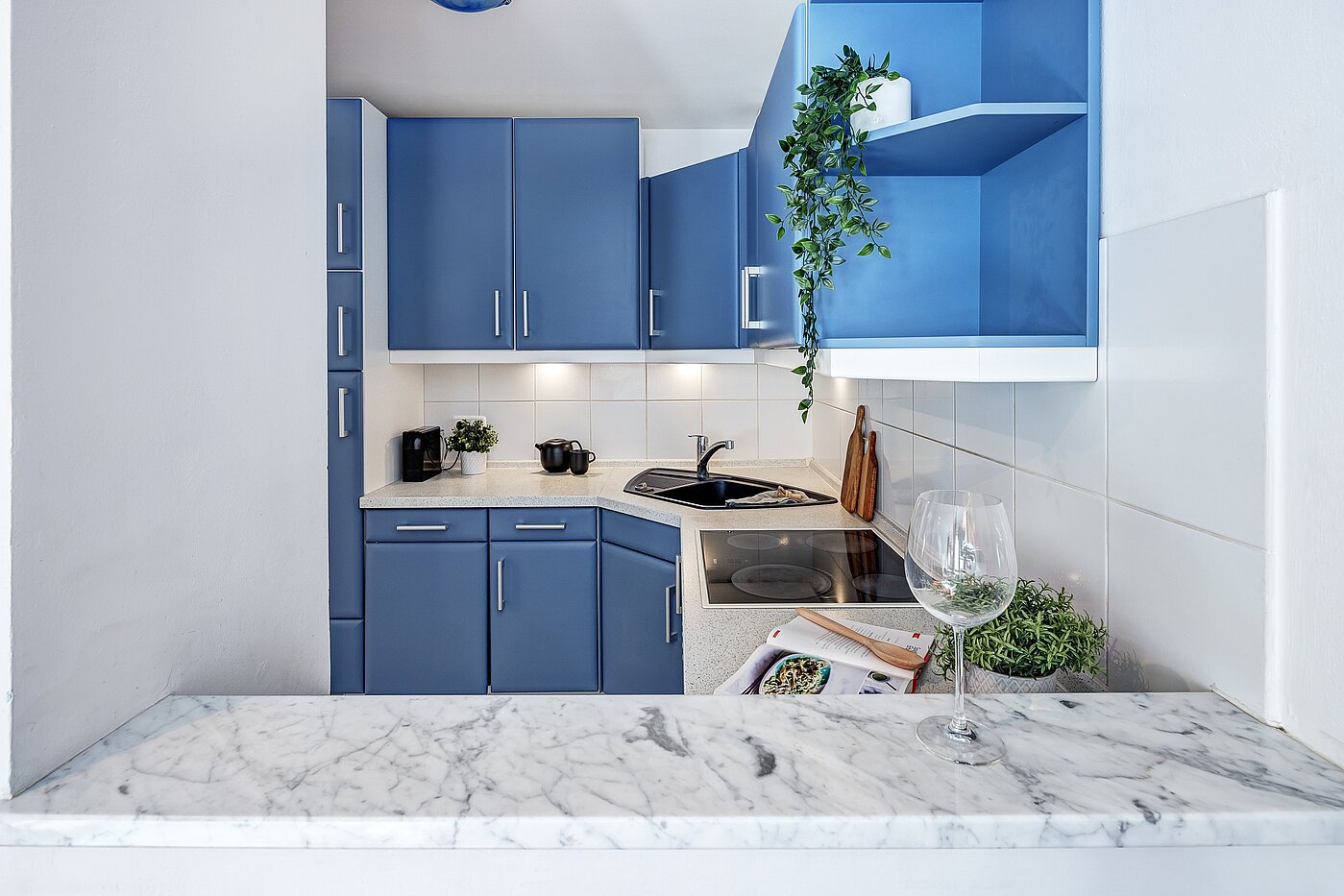 Apartment with 3 room | München-Schwabing | 2202ML12 | Durchreiche in die Küche