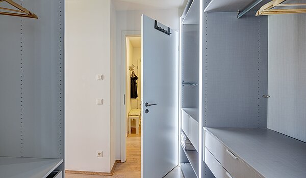 Apartment with 3 room | 70483 | ...Ankleide-/Schrankbereich