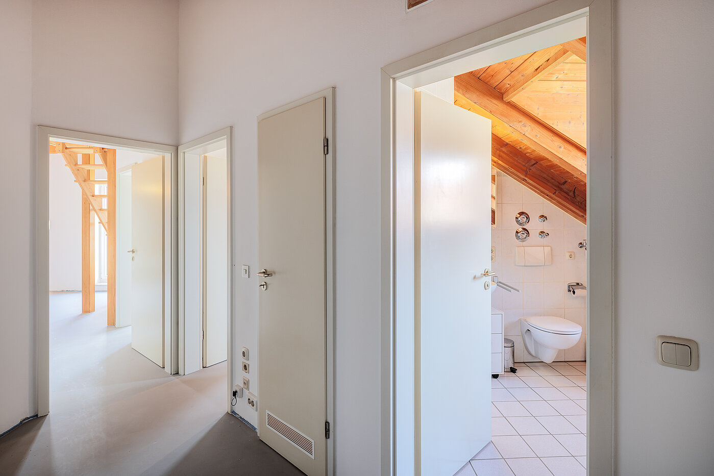 Attic Apartment with 2 room | 70314 | Flur