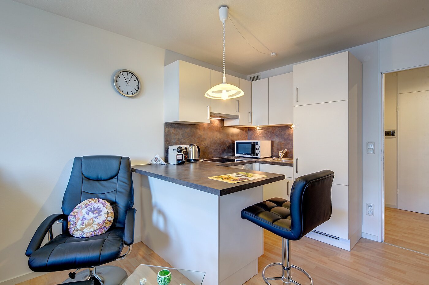 Apartment with 1 room | München-Berg am Laim | 2301ML4 | ...mit integrierter Kochecke...