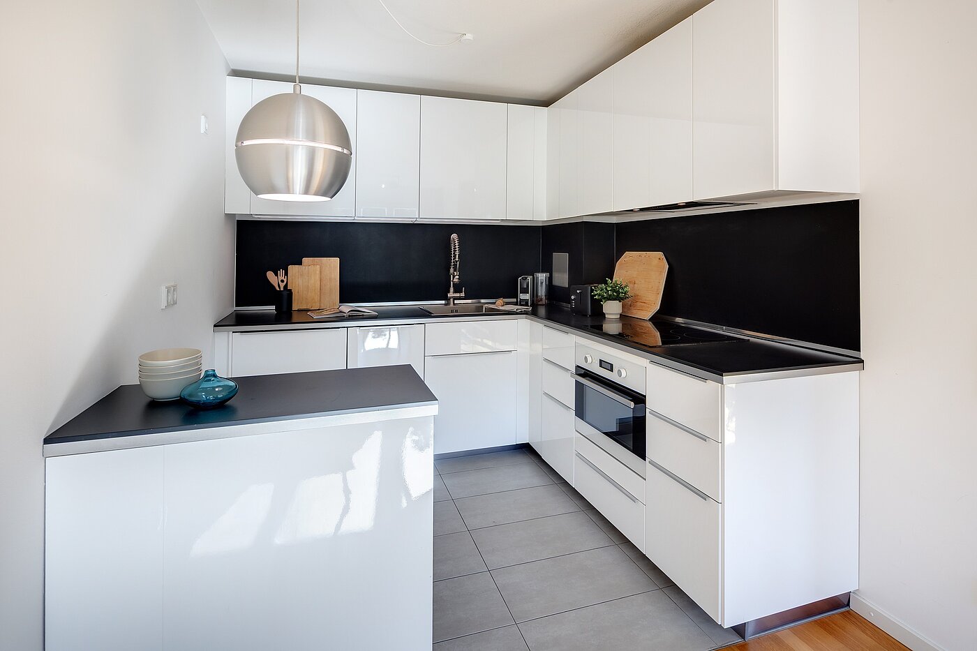 Apartment with 2 room | München-Schwabing | 70278 | Weiße Einbauküche