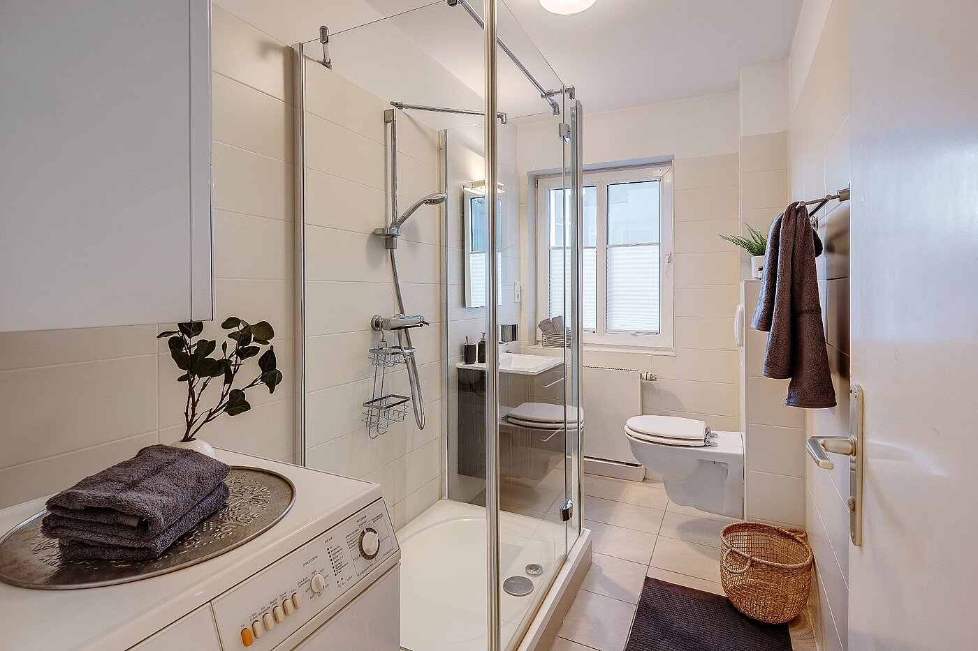 Apartment with 1.5 room | München-Schwabing | 2011ML3 | Bad mit Dusche und WM