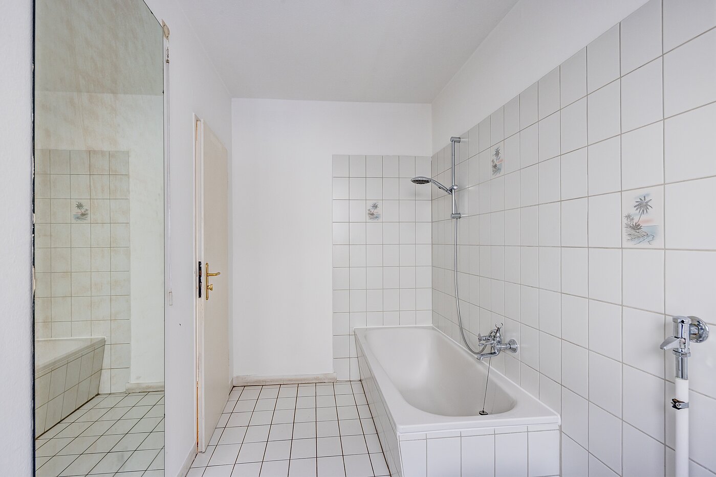 Raised Ground Floor with 2.5 room | München-Schwabing | 70441 | Bad mit Badewanne