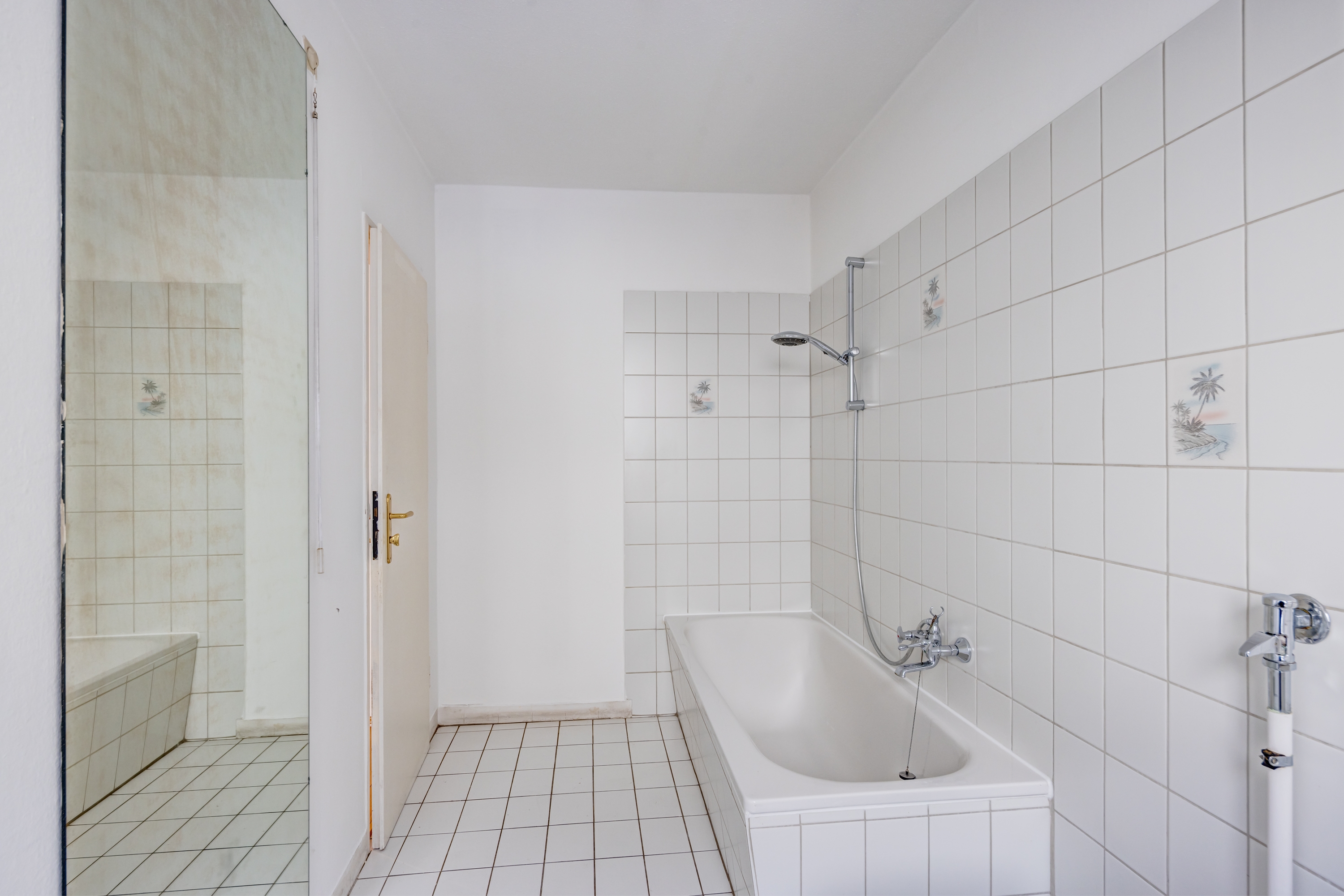 Raised Ground Floor with 2.5 room | München-Schwabing | 70441 | Bad mit Badewanne | Thumbnail