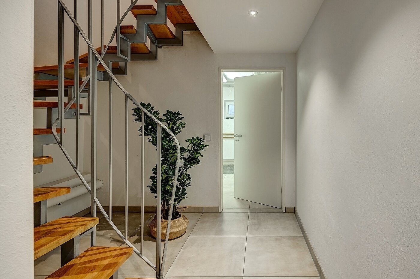 Apartment with 4 room | Ismaning | 700081 | Flur im Untergeschoss