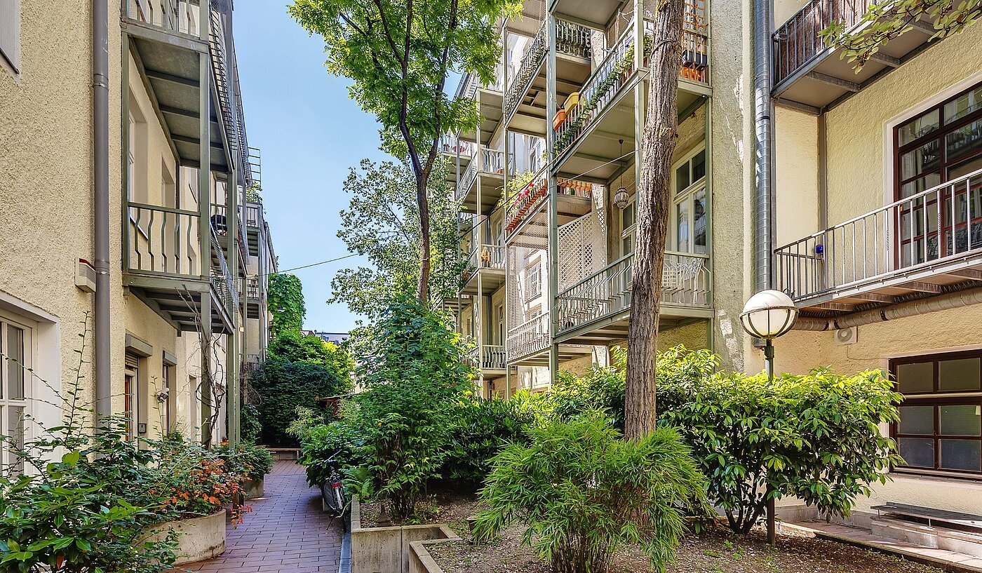 Apartment with 2 room | München-Altstadt | 2106ML7 | ...grünen Innenhof