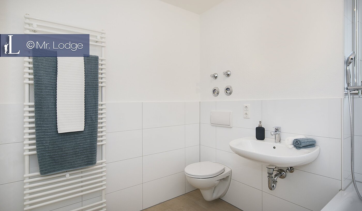 Semi-detached House with 5 room | 1702ML1 | Modernes Bad