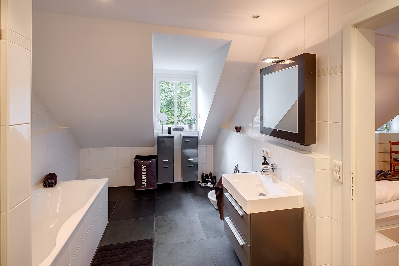 Maisonette with 2.5 room | München-Solln | 701961 | Tageslichtbad mit...