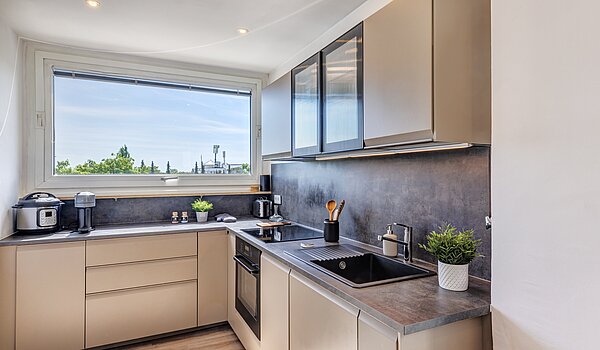 Terrassenwohnung with 3.5 room | München-Berg am Laim | 704511 | Moderne Küche