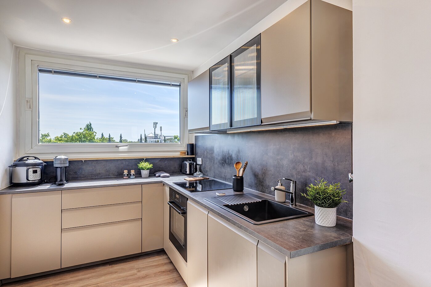 Terrassenwohnung with 3.5 room | München-Berg am Laim | 123456 | Moderne Küche