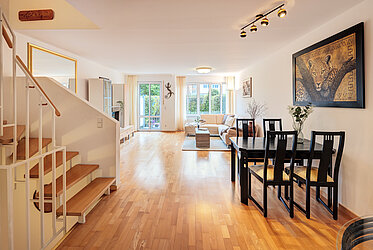 Waldperlach: Stylish maisonette apartment on three levels with sunny southwest-facing garden - vacant