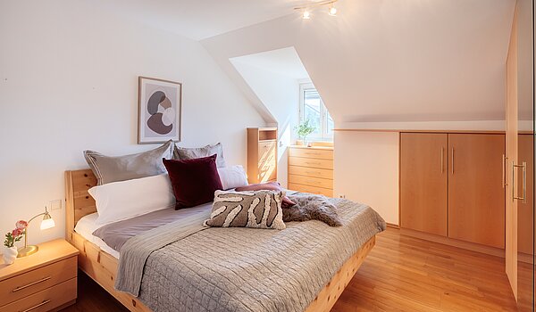 Attic Apartment with 3 room | 70501 | Schlafzimmer mit...