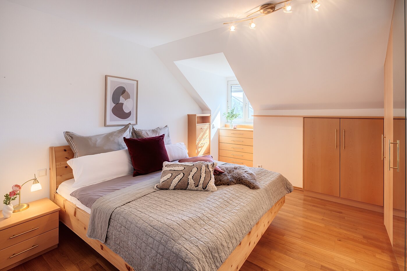 Attic Apartment with 3 room | 70501 | Schlafzimmer mit...