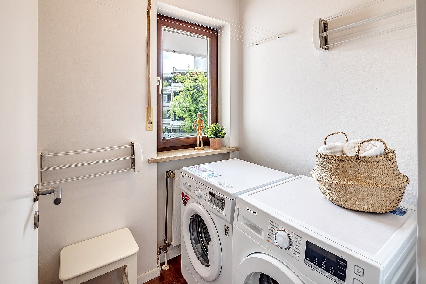 Apartment with 3 room | München-Schwabing | 2202ML12 | Hauswirtschaftsraum mit elektr. Geräten