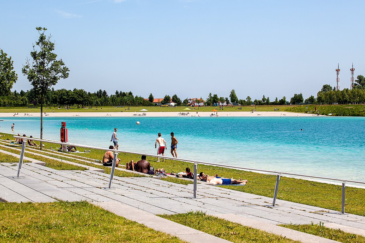 Attic Apartment with 3 room | München-Riem | 701701 | Der Riemer See im Sommer...