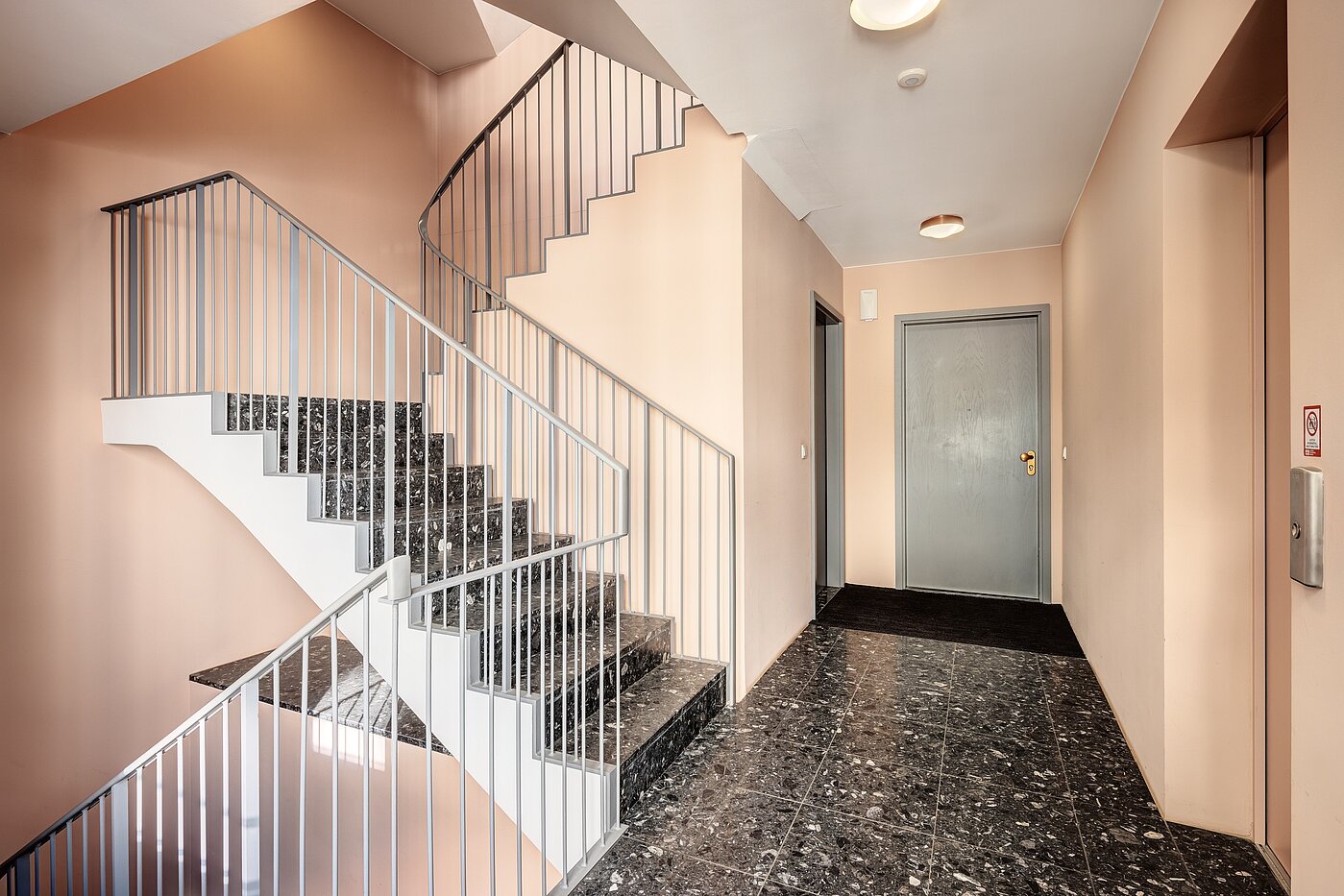 Apartment with 2 room | München-Schwabing | 70195 | ...Treppenhaus