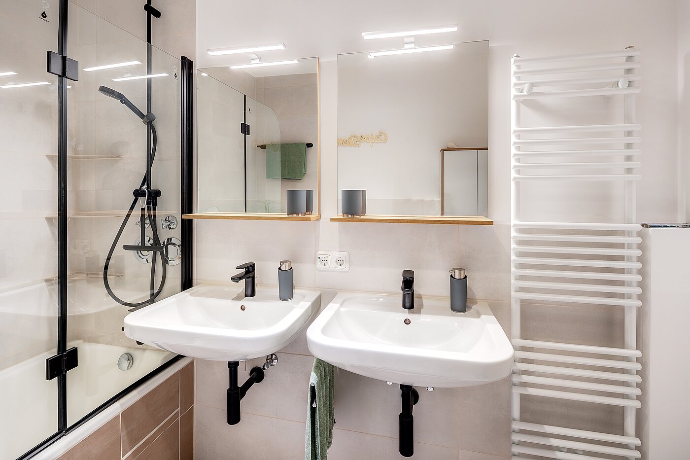 Apartment with 3 room | Unterhaching | 70421 | Großes Badezimmer...