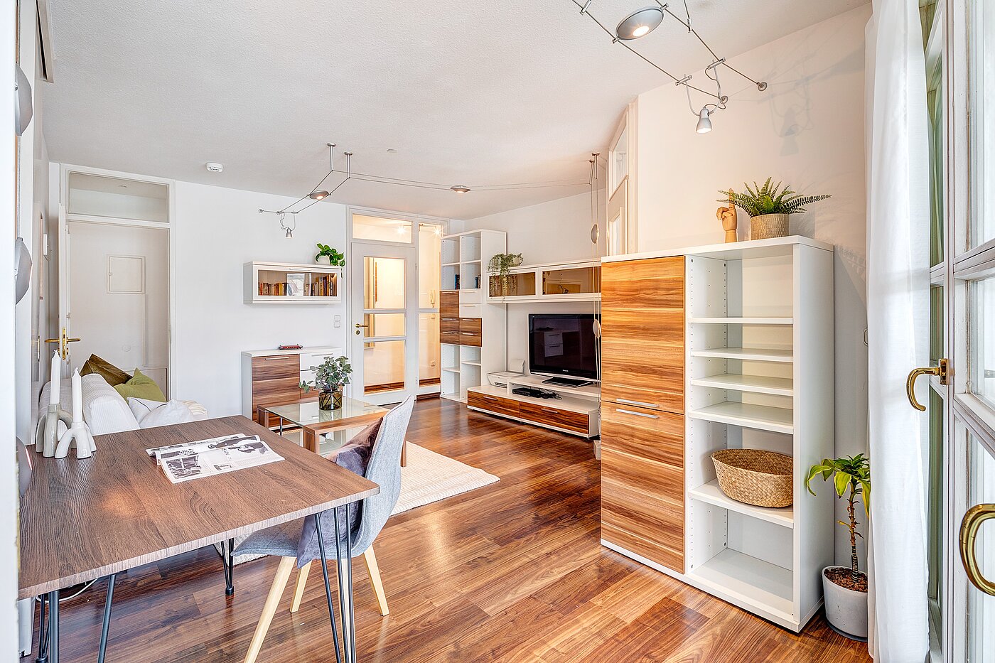 Apartment with 2 room | München-Schwabing | 2205ML71 | Warme Atmosphäre durch die Holzoptik