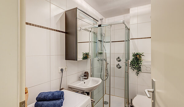 Apartment with 1 room | München-Ramersdorf | 70416 | Duschbad mit Stellplatz...