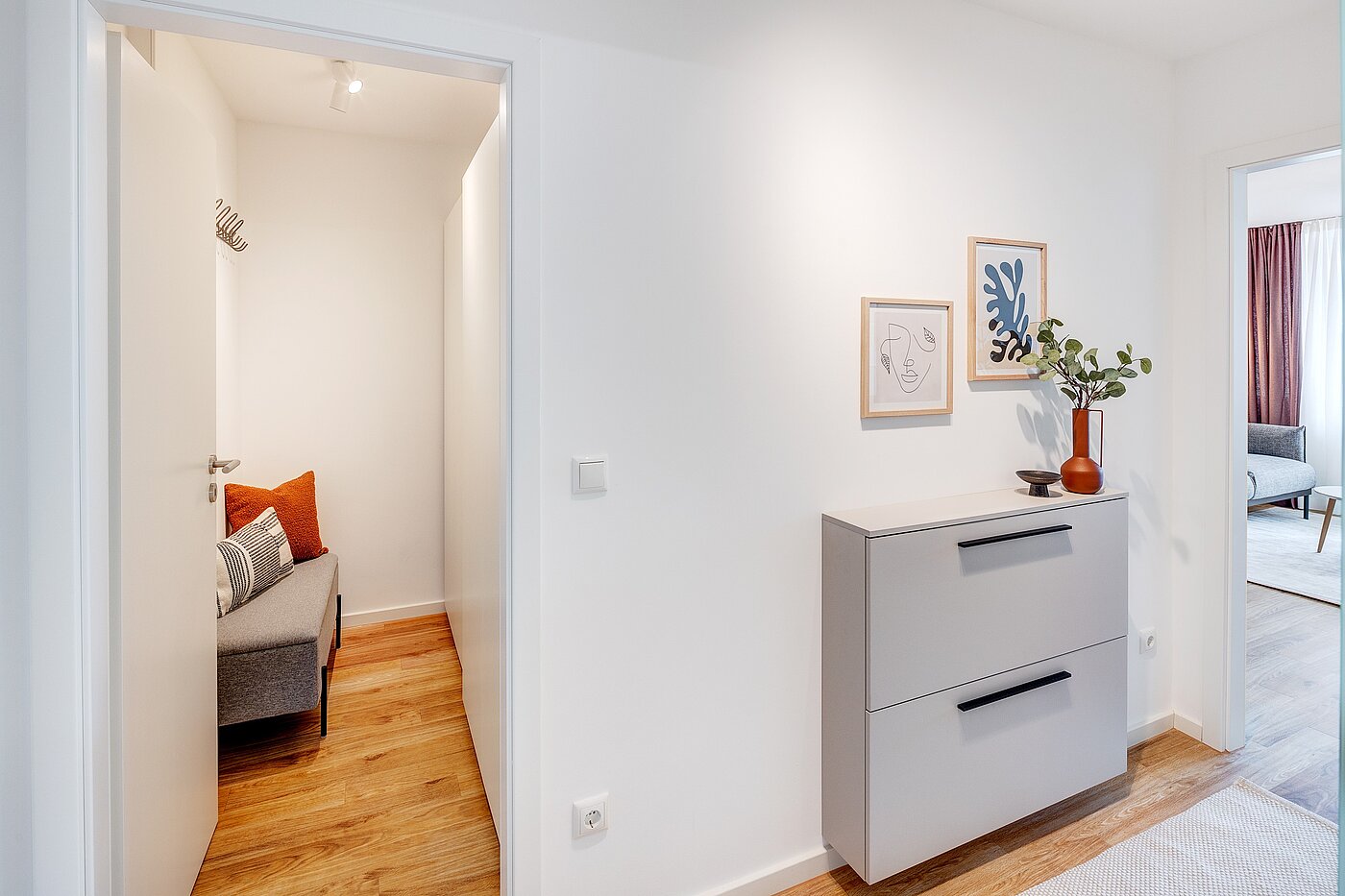 Apartment with 1 room | München-Neuhausen | 70197 | Garderobe und...