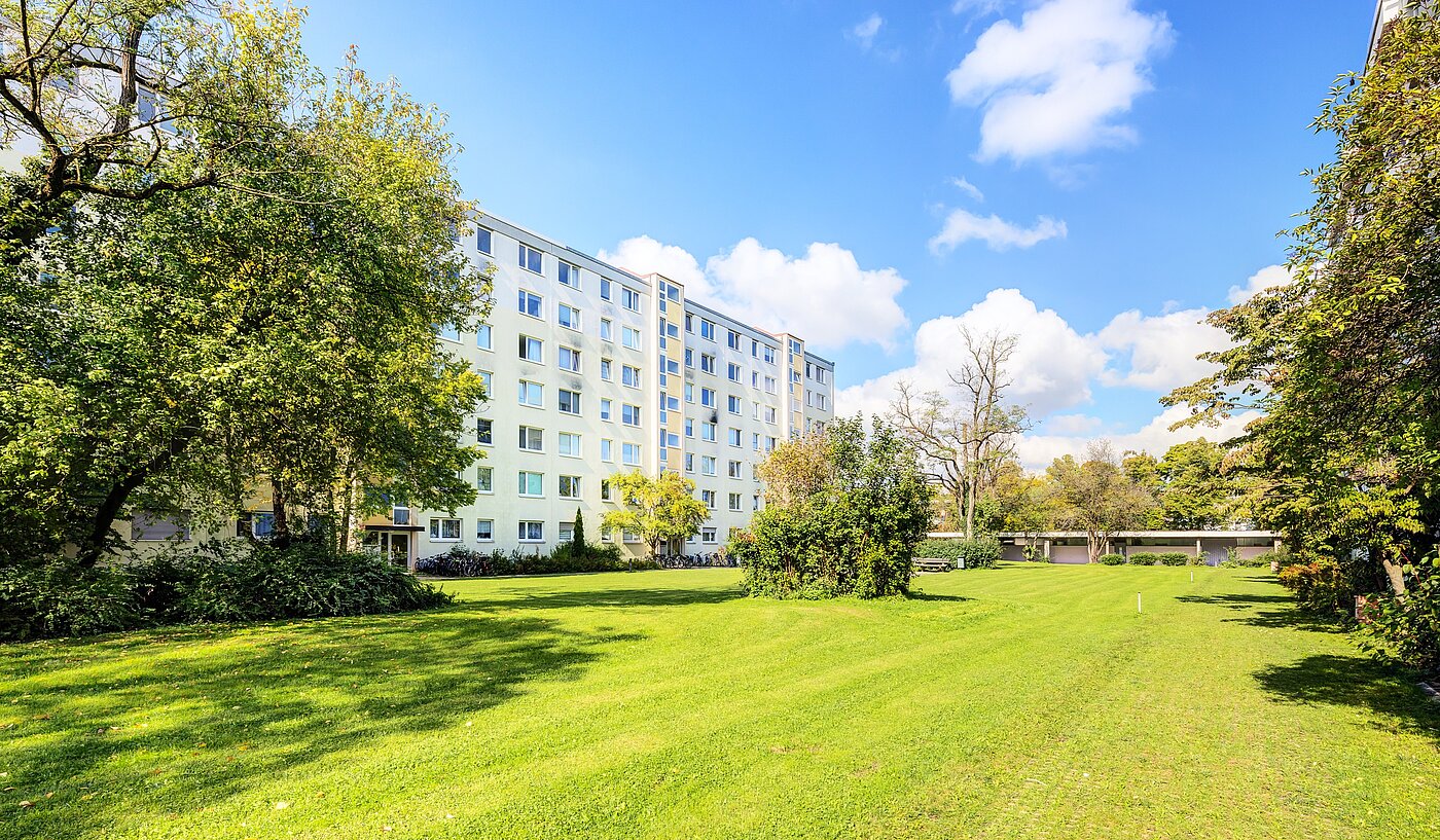 Apartment with 2 room | München-Bogenhausen | 70287 | Parkähnliches Grundstück...