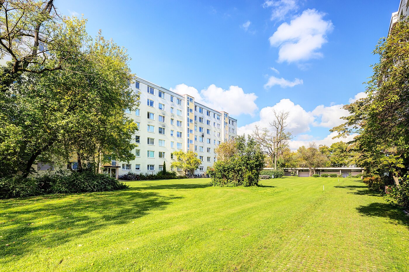 Apartment with 2 room | München-Bogenhausen | 70287 | Parkähnliches Grundstück...
