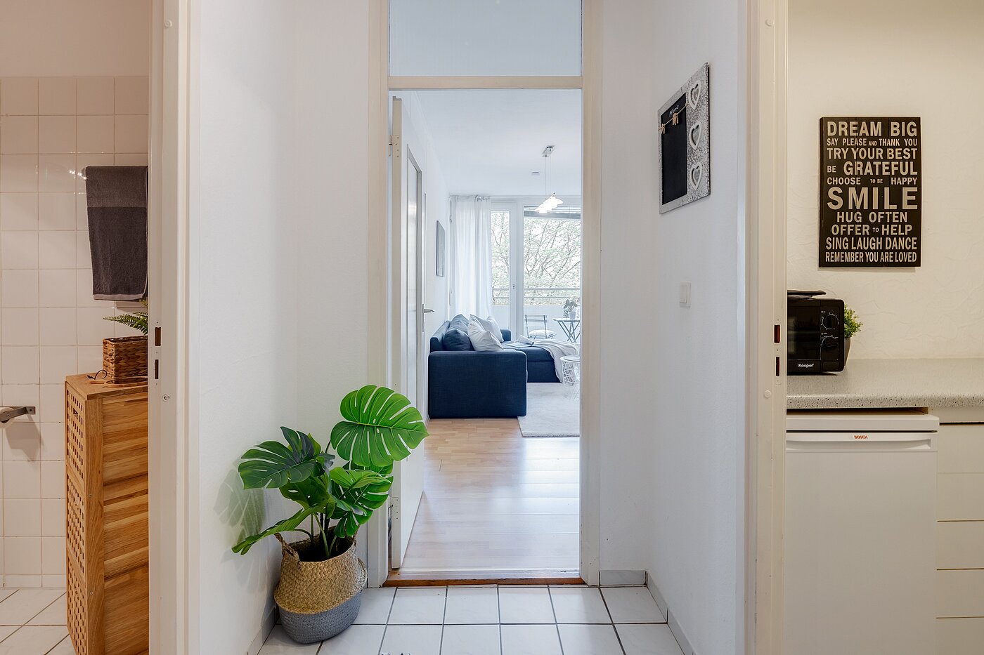 Apartment with 2 room | München-Sendling-Westpark | 2204ML2 | Flur mit Blickrichtung Bad, Wohnzimmer und Küche