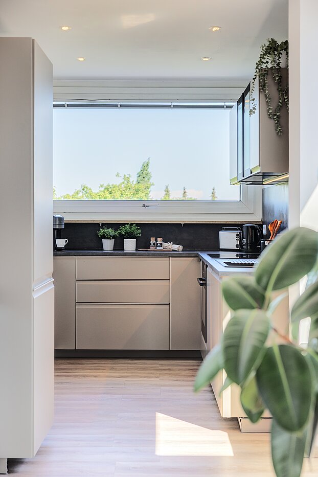 Terrassenwohnung with 3.5 room | München-Berg am Laim | 123456 | Großes Fenster