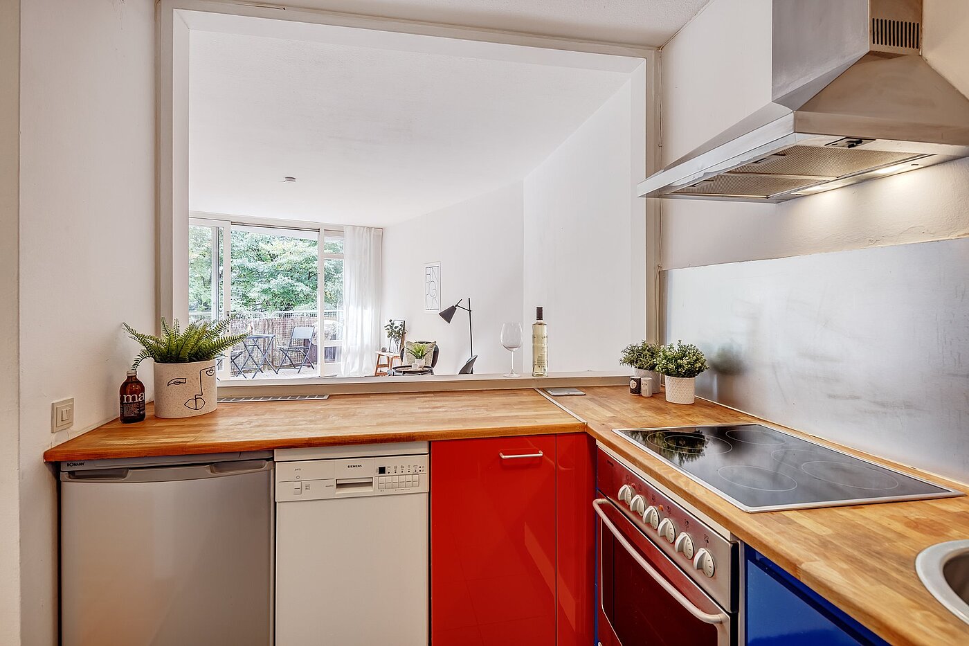 Apartment with 2 room | München-Schwabing | 2109ML3 | ... Durchreiche zum Wohnzimmer