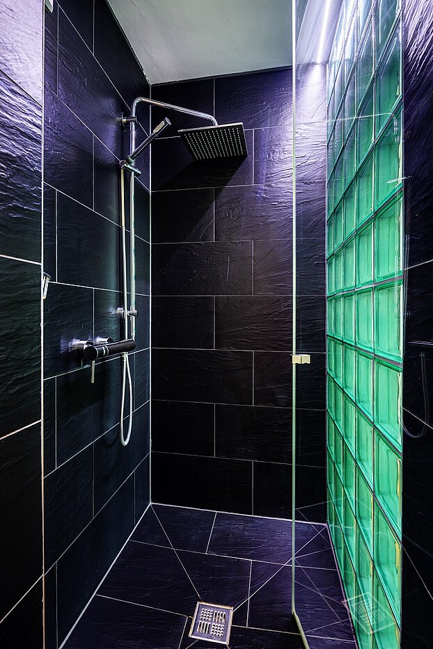 Apartment with 2 room | München-Au | 70108 | Dusche mit Schieferplatten