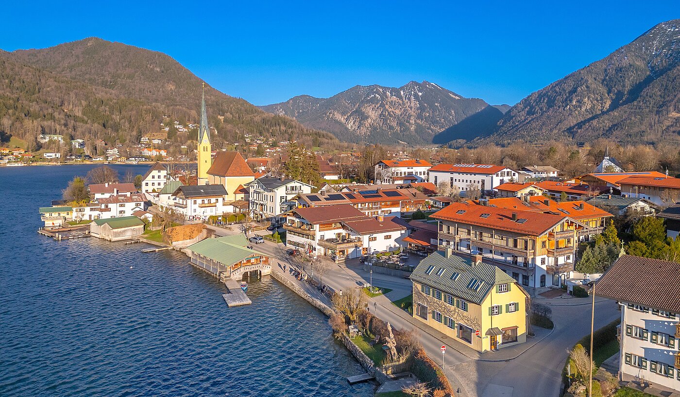 Mehrfamilienhaus with 11 room | Rottach-Egern | 70215 | Luftaufnahme Richtung Seestraße