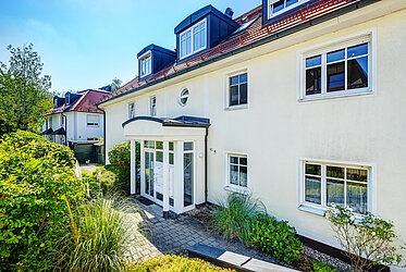 Ramersdorf: Spacious 3-room apartment with south-facing balcony
