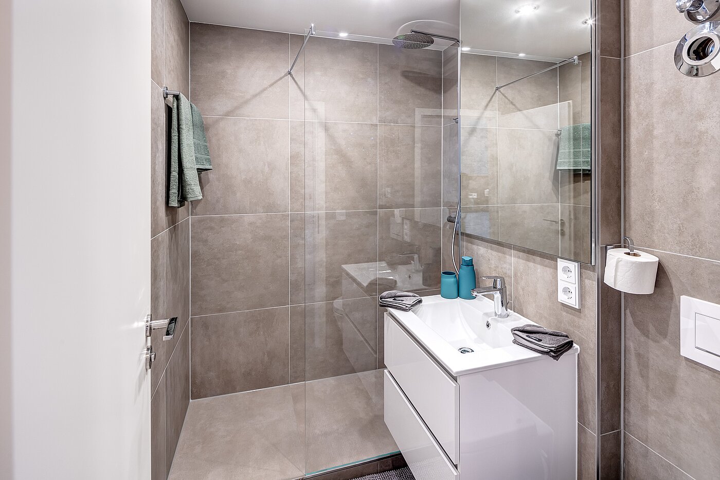 Apartment with 1 room | München-Pasing | 70302 | Große Dusche