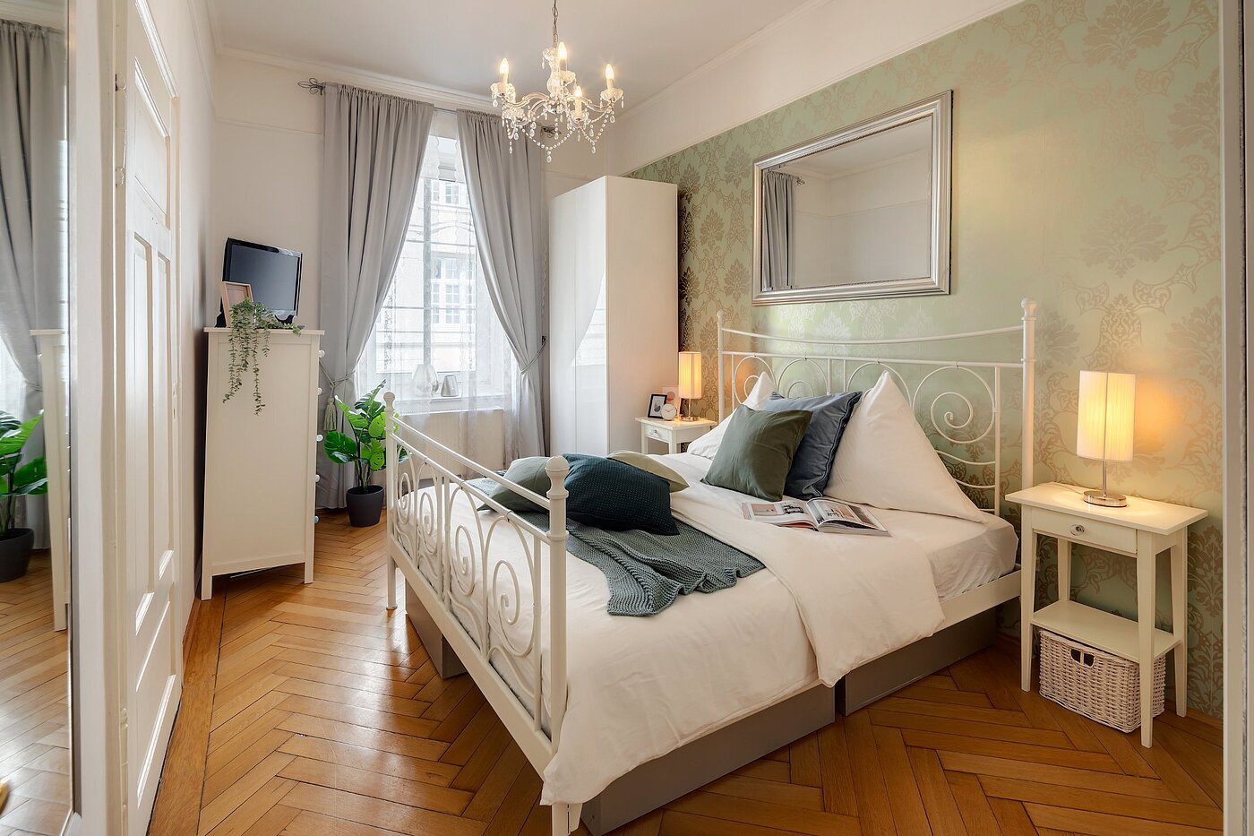 Apartment with 2 room | München-Altstadt | 2103ML4 | Geräumiges Schlafzimmer mit...