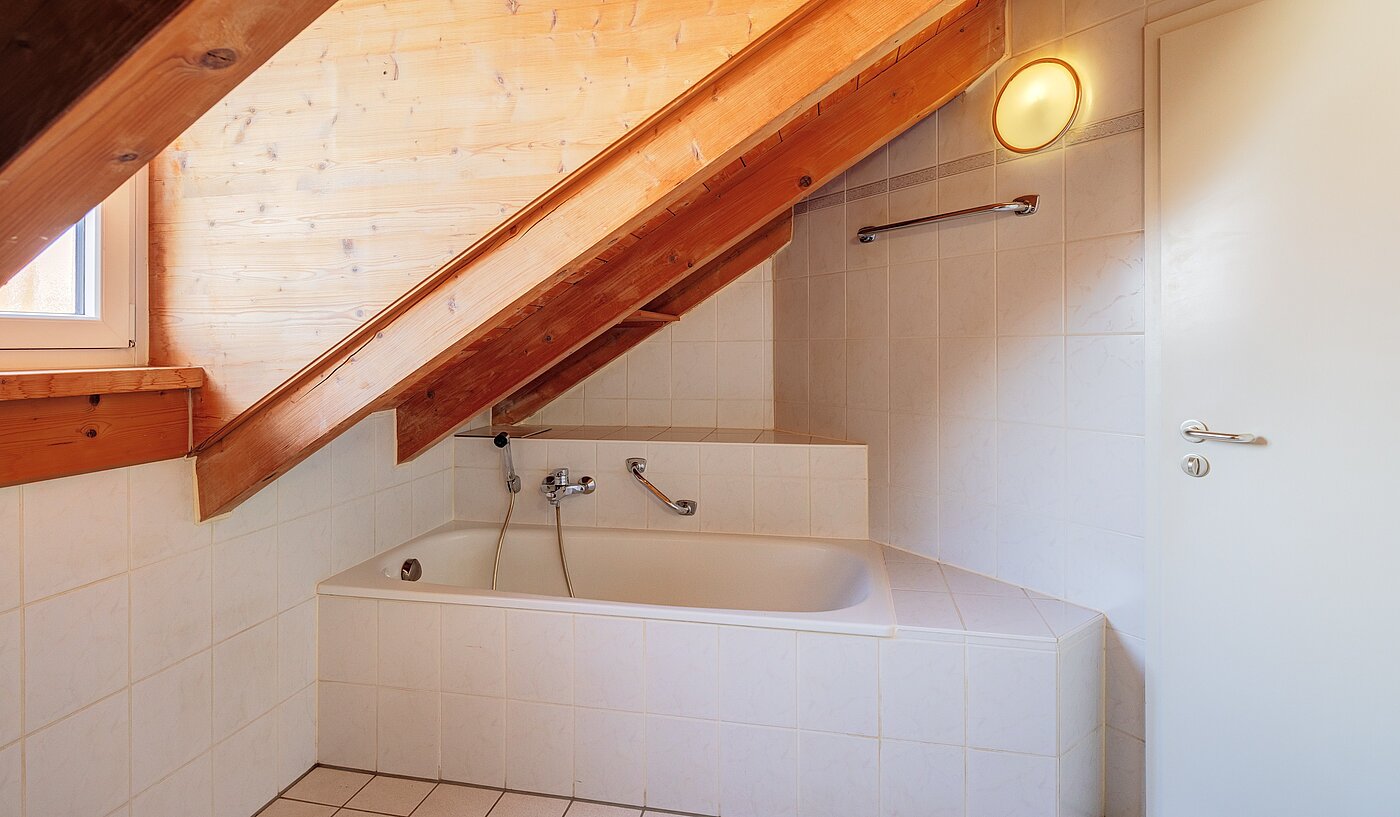 Attic Apartment with 2 room | 70314 | Bad