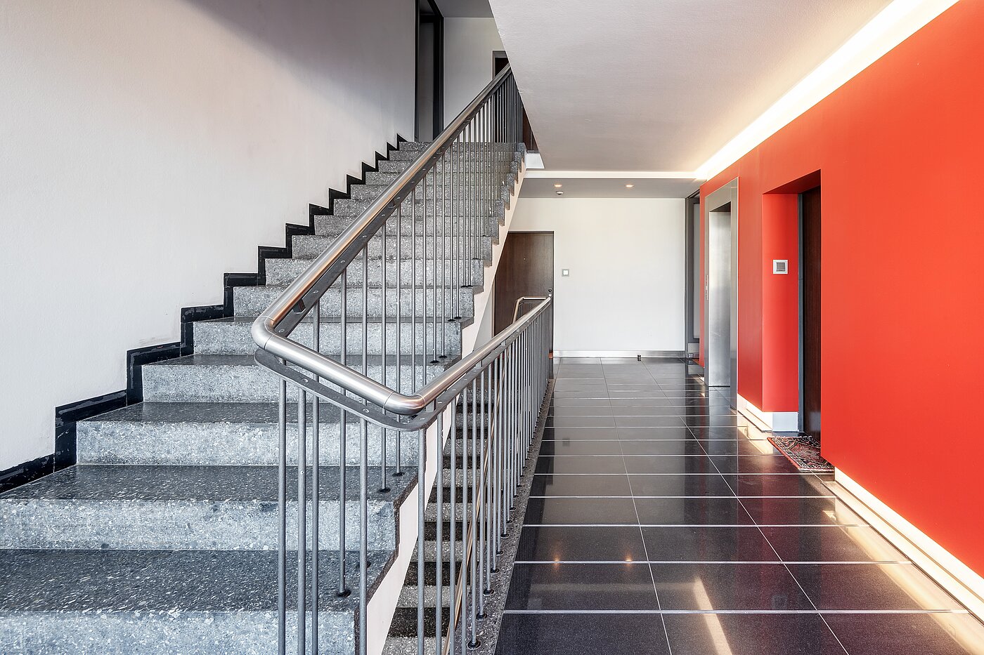 Apartment with 1 room | München-Haidhausen | 70022 | Gepflegtes Treppenhaus