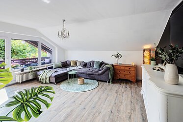 Karlsfeld: Charming 3-room attic apartment in a central location