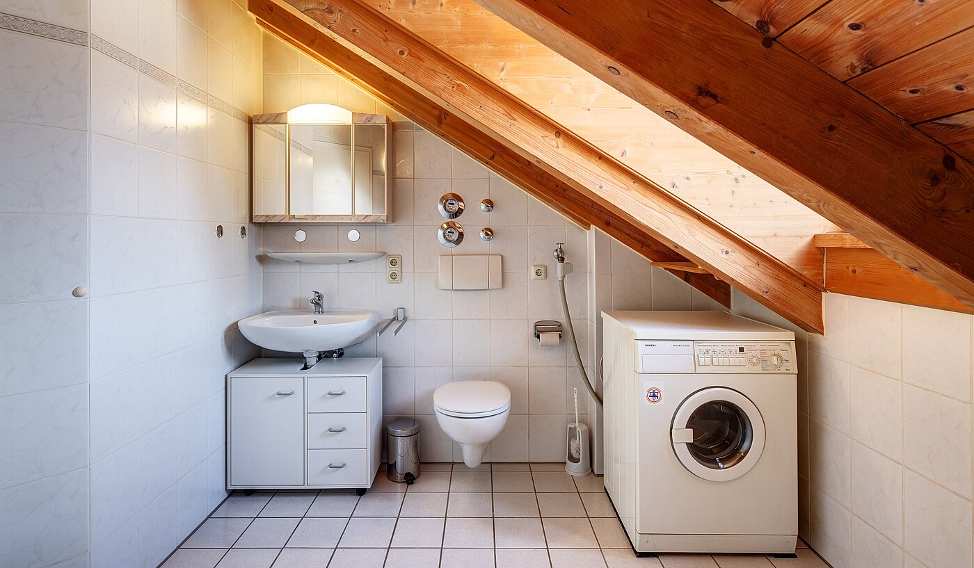 Attic Apartment with 2 room | 70314 | Bad