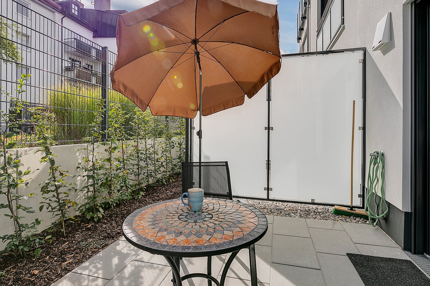 Ground floor apartment with 1 room | München-Milbertshofen | 2202ML8 | ...und kleinem Grünstreifen