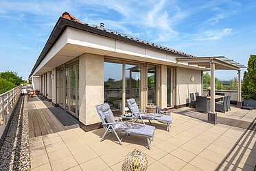 Oberföhring: Exclusive penthouse apartment with private elevator access - vacant