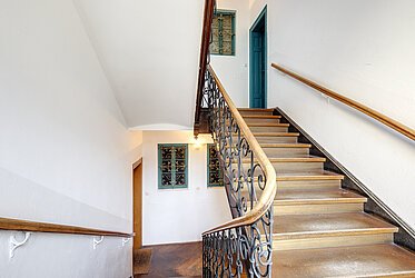 Period apartment building under preservation order: Rented 2,5-room apartment