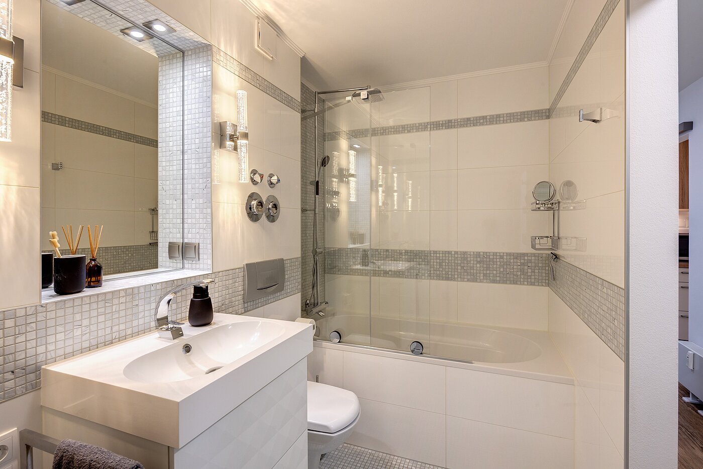 Maisonette with 3 room | München-Milbertshofen | 702341 | Badezimmer mit Badewanne...