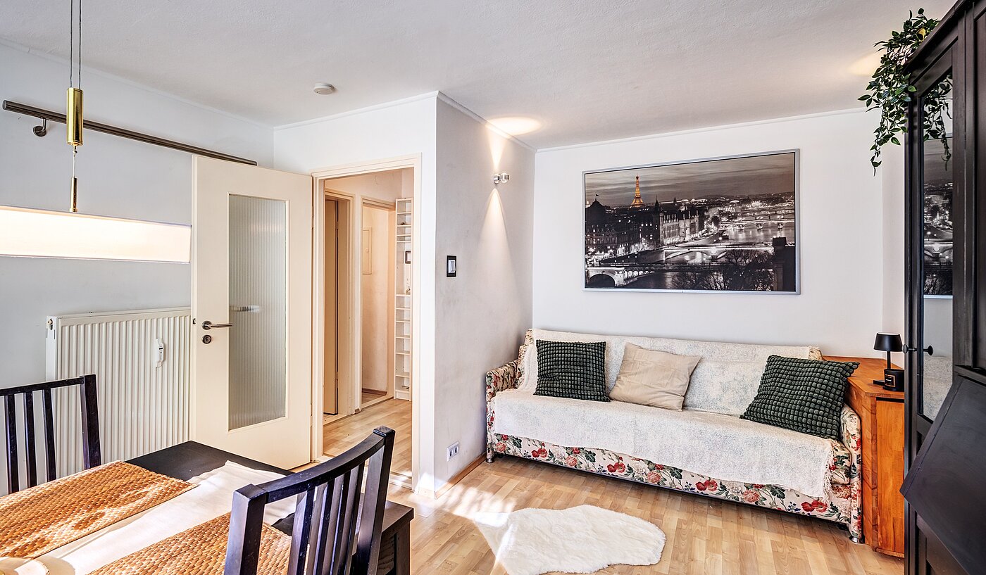 Raised Ground Floor with 1 room | München-Bogenhausen | 70301 | Couch